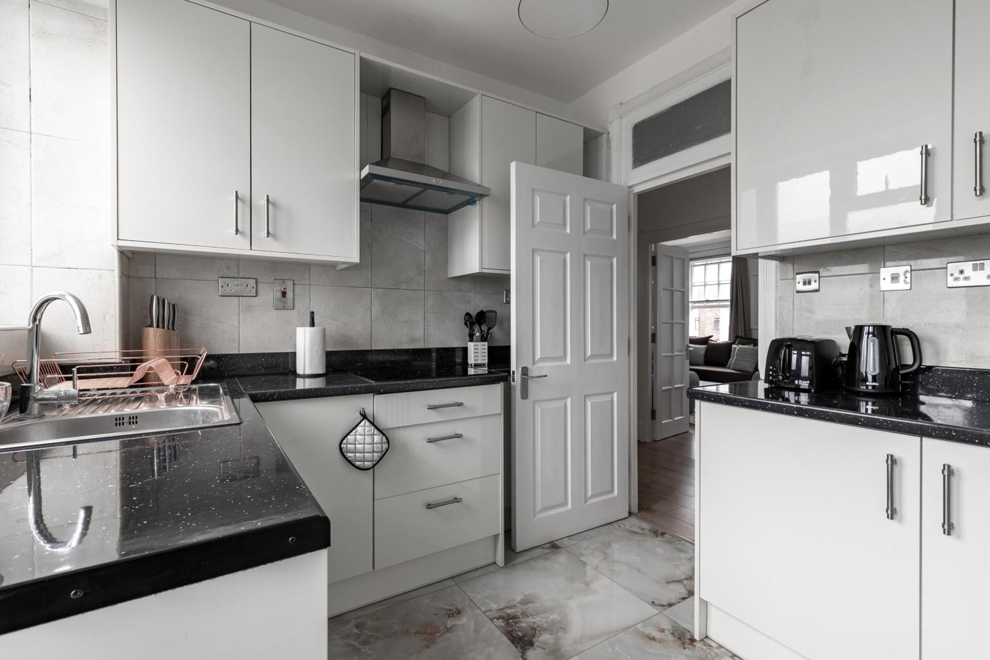 Marble Arch Apartments 런던 객실 사진